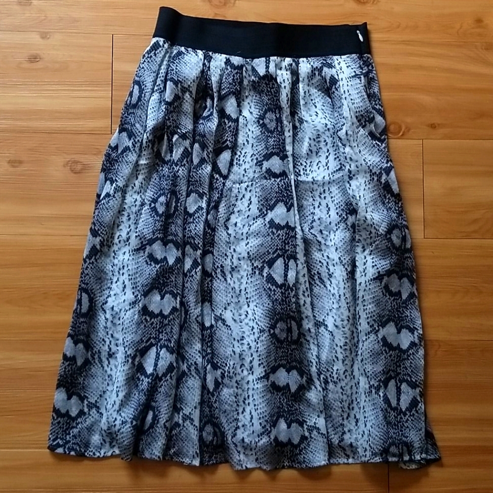 Black and White Pattern Skirt